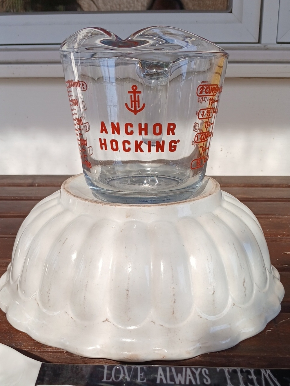 Anchor Hocking 16oz / 2 Cup 1/2 QT measuring cup.
